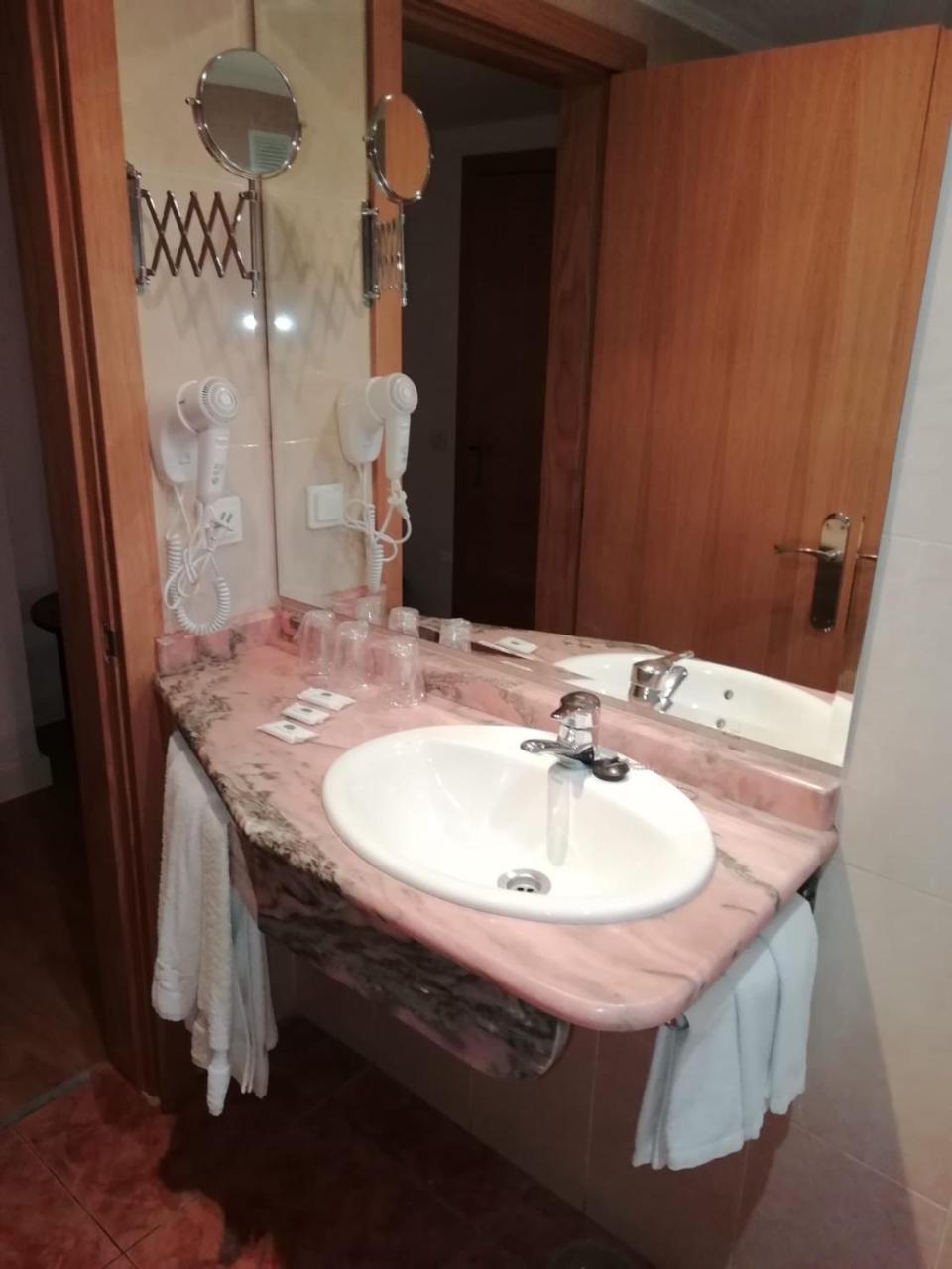 Hotel Brasa Элваш Экстерьер фото